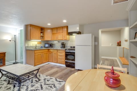 Work & Play! Apt 3 Mi to Dtwn & Salem Hospital House in Salem