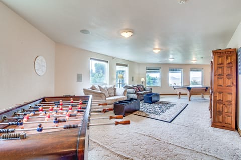 Groups Welcome! Ocean-View Escape in Gold Beach House in Oregon
