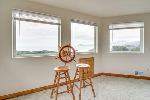 Groups Welcome! Ocean-View Escape in Gold Beach House in Oregon