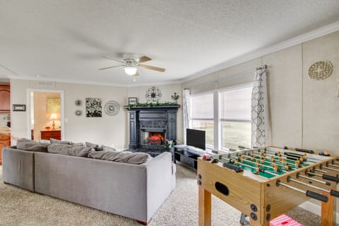 Quiet Family Home in Headland w/ Games & Yard House in Alabama