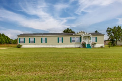 Quiet Family Home in Headland w/ Games & Yard House in Alabama