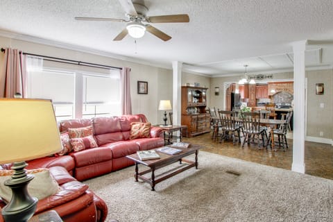 Quiet Family Home in Headland w/ Games & Yard House in Alabama