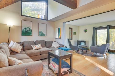 Lake & Trail Access On-Site! Fairfax Hideaway House in Georgia