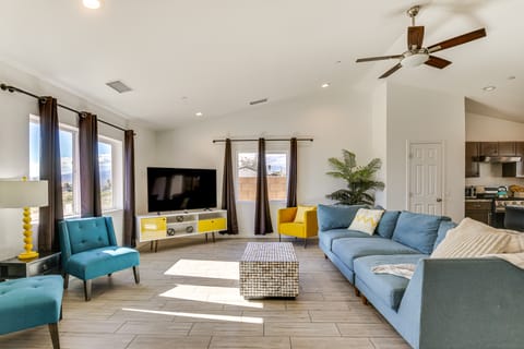 Heart of Dtwn Desert Hot Springs! Stylish Retreat House in Desert Hot Springs