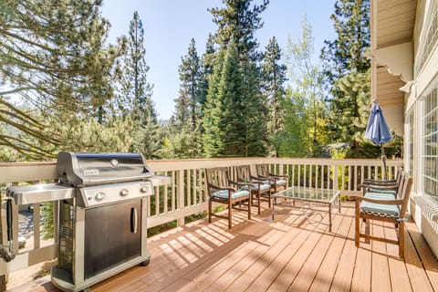 1 Mi to Lift! Olympic Valley Chalet w/ Hot Tub House in Palisades Tahoe (Olympic Valley)