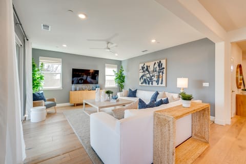 Elegant & Spacious Retreat w/ Yard in Woodland! House in Woodland