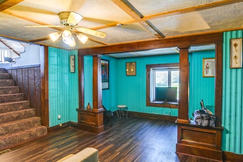 8 Mi to Lake Panorama: Cozy Family Getaway House in Iowa