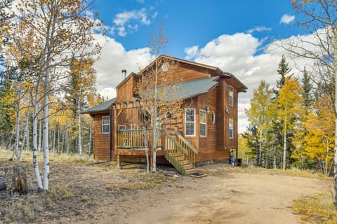 Private Wooded Escape w/ Scenic Decks in Jefferson House in Park County