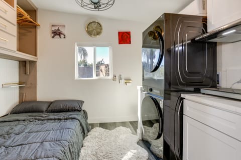 Solo Escape w/ Hot Tub! 10 Mi to Dtwn Sacramento Apartment in Sacramento