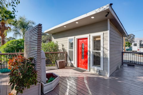 Solo Escape w/ Hot Tub! 10 Mi to Dtwn Sacramento Apartment in Sacramento