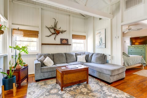 1 Block to Treasure Island Beach: Gem w/ Hot Tub House in Treasure Island