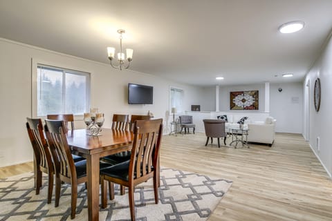 3 Acres! Spacious Waterfront Home in Amboy House in Washington