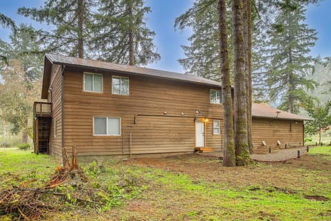 3 Acres! Spacious Waterfront Home in Amboy House in Washington