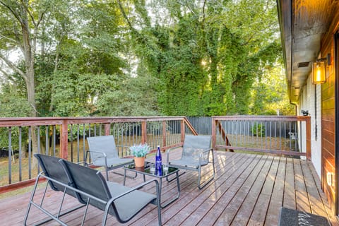 Decatur Gem: Modern Kitchen, Deck & Fireplace! House in Candler-McAfee