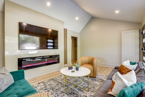 Decatur Gem: Modern Kitchen, Deck & Fireplace! House in Candler-McAfee