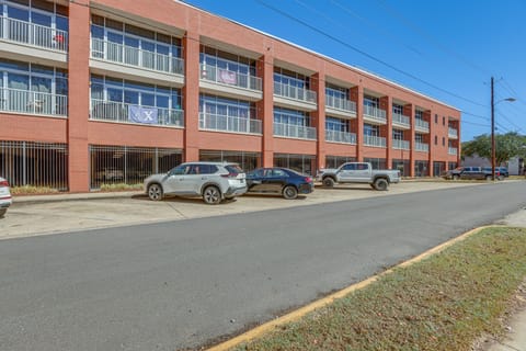 Walk to UA Campus: Apt w/ Secure Parking! Apartment in Northport