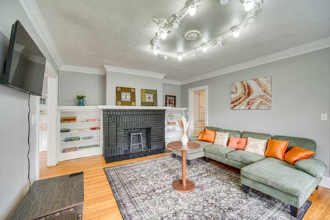 Deck, Pool Table! Walkable Cleveland Heights Apt Apartment in Cleveland Heights