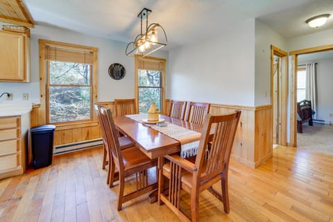 Scenic Getaway, 10 Mi to Snowshoe Mountain & Lake! House in Shenandoah Valley