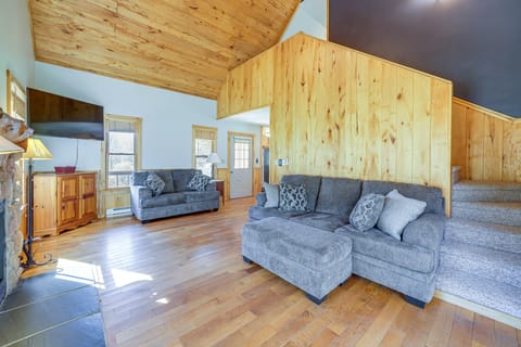 Scenic Getaway, 10 Mi to Snowshoe Mountain & Lake! House in Shenandoah Valley