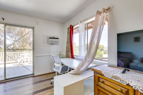 4 Mi to Shore: Lake Elsinore Studio w/ Mtn Views Apartment in Lake Elsinore