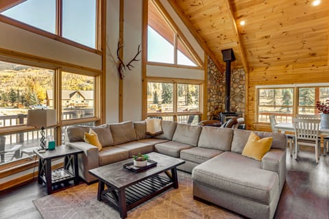 Stunning San Juan Mtn Views: Cabin Near Skiing! House in Colorado