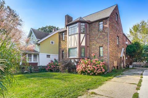 Striking Tudor Revival in Five Points District! Apartment in Toledo