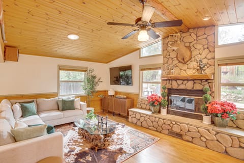 3 Mi to Snow Summit: Charming Home w/ Fenced Yard House in Big Bear