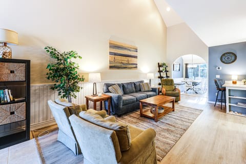 2 Mi to Bethany Beach Boardwalk! Townhome w/ Pool Apartment in Sussex County