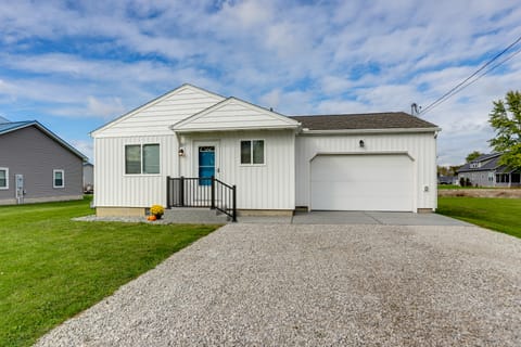 Walk to Lagoon Saloon! Chic Home on Nugent's Canal House in Lake Erie