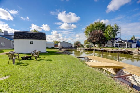 Walk to Lagoon Saloon! Chic Home on Nugent's Canal House in Lake Erie