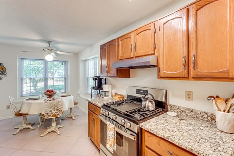 2 Mi to KSU: Family Home w/ Games, Near Parks House in Kennesaw