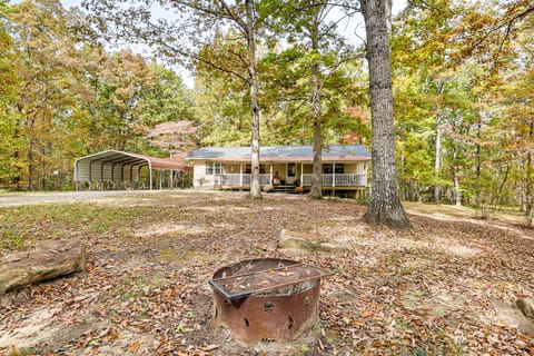 Families Welcome! Home w/ Fire Pit in Soddy-Daisy House in Tennessee