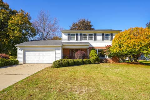 3 Mi to Dtwn: Home w/ Fire Pit & Yard in Jackson House in Ohio