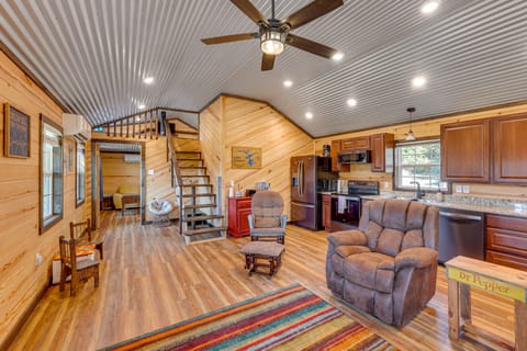 ~ 1 Mi to Lake Greeson & Ramp: 'Lazy Bear Cabin' House in Arkansas