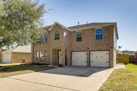 Game Room & Gym! Solar-Powered Home in Houston House in Houston