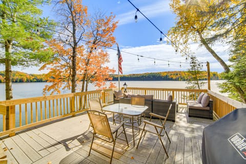 All-Season Adventures! Chicaugon Lakefront Gem House in Wisconsin