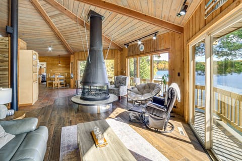 All-Season Adventures! Chicaugon Lakefront Gem House in Wisconsin
