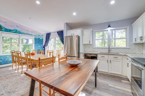 Forest-View Gem on Vaughn Creek < 1 Mi to Dtwn! House in Tryon