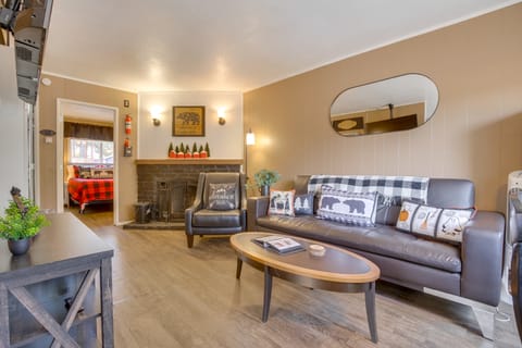 Big Bear Ski Hideaway! Cozy Cabin w/ Fenced Yard House in Big Bear