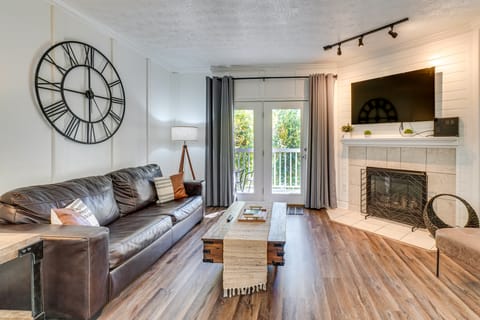 2 Mi to Dollywood! Golfview Resort Condo w/ Pools Apartment in Pigeon Forge