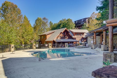 2 Mi to Dollywood! Golfview Resort Condo w/ Pools Apartment in Pigeon Forge