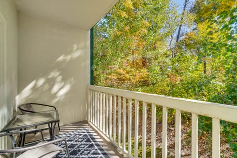 2 Mi to Dollywood! Golfview Resort Condo w/ Pools Apartment in Pigeon Forge