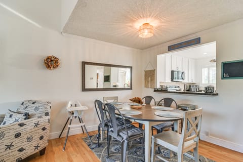 1 Block to Sunset Beach: Dog-Friendly Family Home House in Sunset Beach