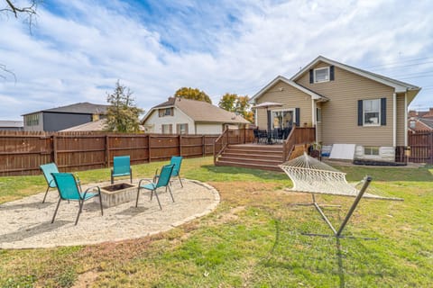 Pet-Friendly Oakley Gem w/ Large Backyard! House in Cincinnati