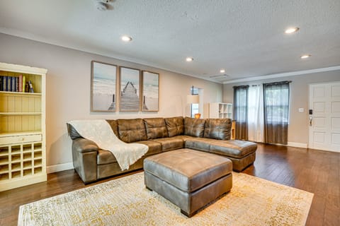 Convenient Oasis in St Pete, 4 Mi to Pier & Dtwn! House in St Petersburg