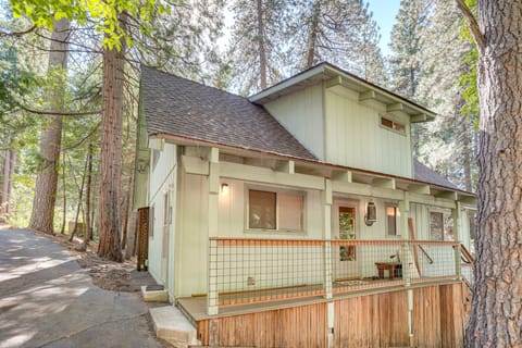 4 Mi to State Park: Quiet Escape w/ Deck in Arnold House in Arnold