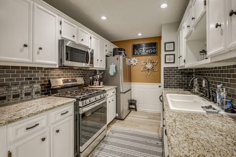 2 Mi to Dtwn! Modern Round Rock Oasis w/ Patio House in Round Rock