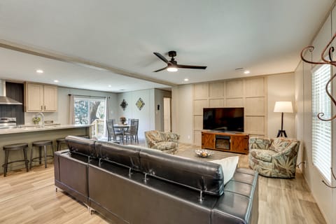 Hunt, Fish & Relax: Rural Retreat in Green Pond House in South Carolina