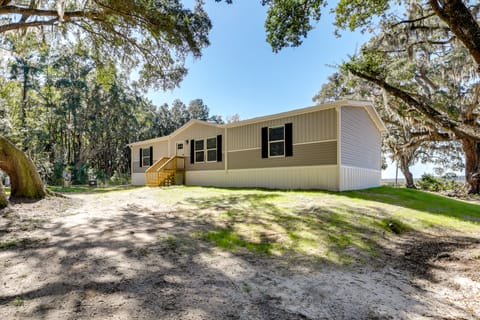 Hunt, Fish & Relax: Rural Retreat in Green Pond House in South Carolina
