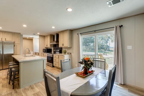 Hunt, Fish & Relax: Rural Retreat in Green Pond House in South Carolina